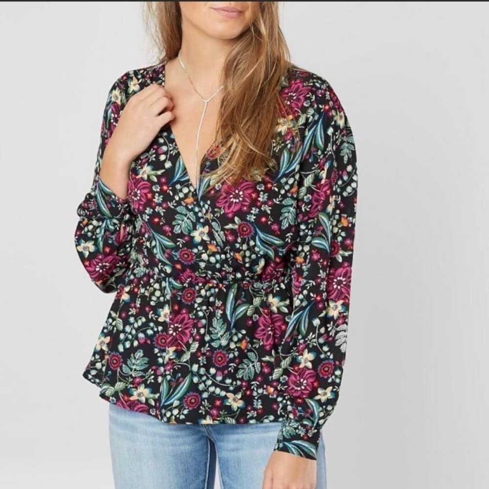 Gimmicks  BKE  Buckle Long Sleeve floral blouse chiffon‎ peplum Size S Wrap Back